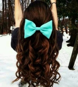 Curled-Hair-With-a-Bow--440x488